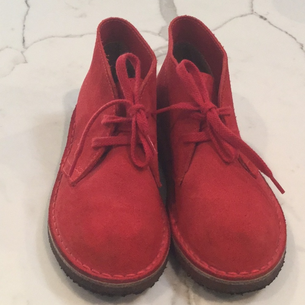 Crewcuts boy’s dress boot.  Red suede size K2